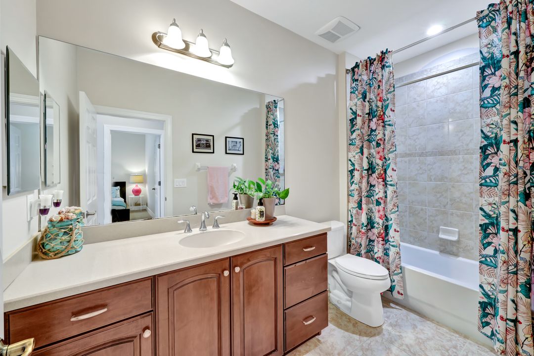 13466 Kent St, Naples, FL 34109