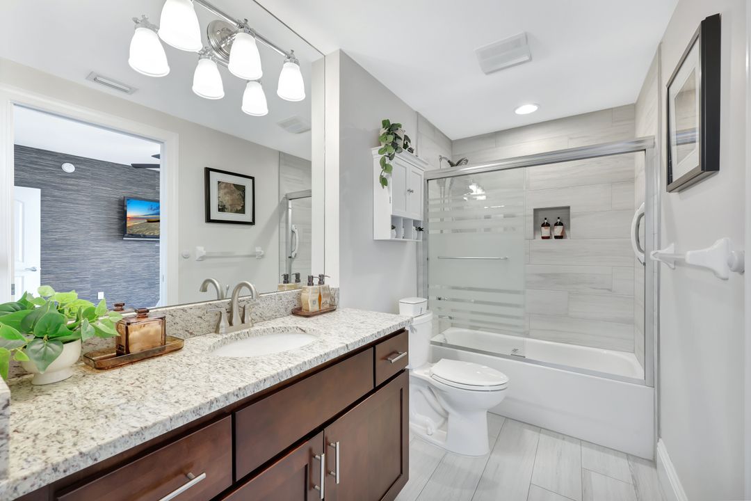 2104 W First St #1404, Fort Myers, FL 33901