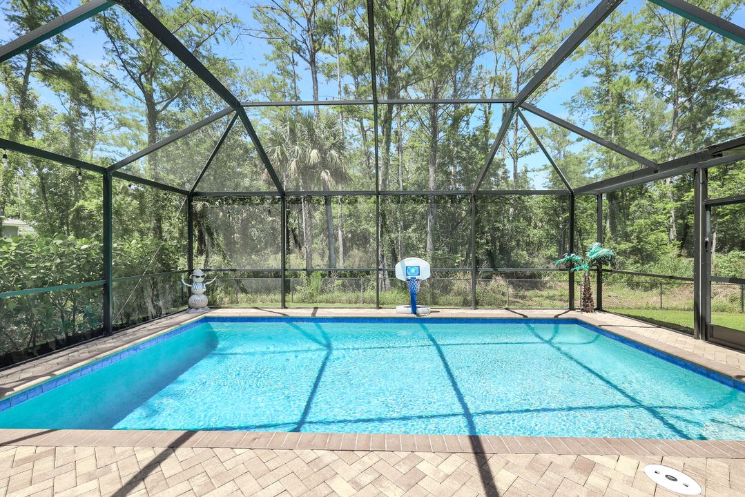 575 12th Ave NW, Naples, FL 34120