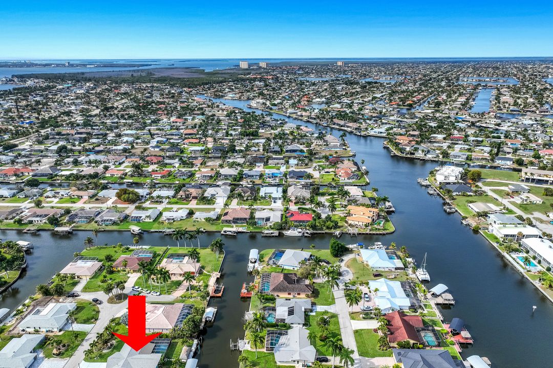 419 Pinecrest Ct, Cape Coral, FL 33904