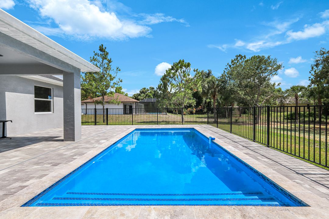 407 Columbus Ave, Lehigh Acres, FL 33972