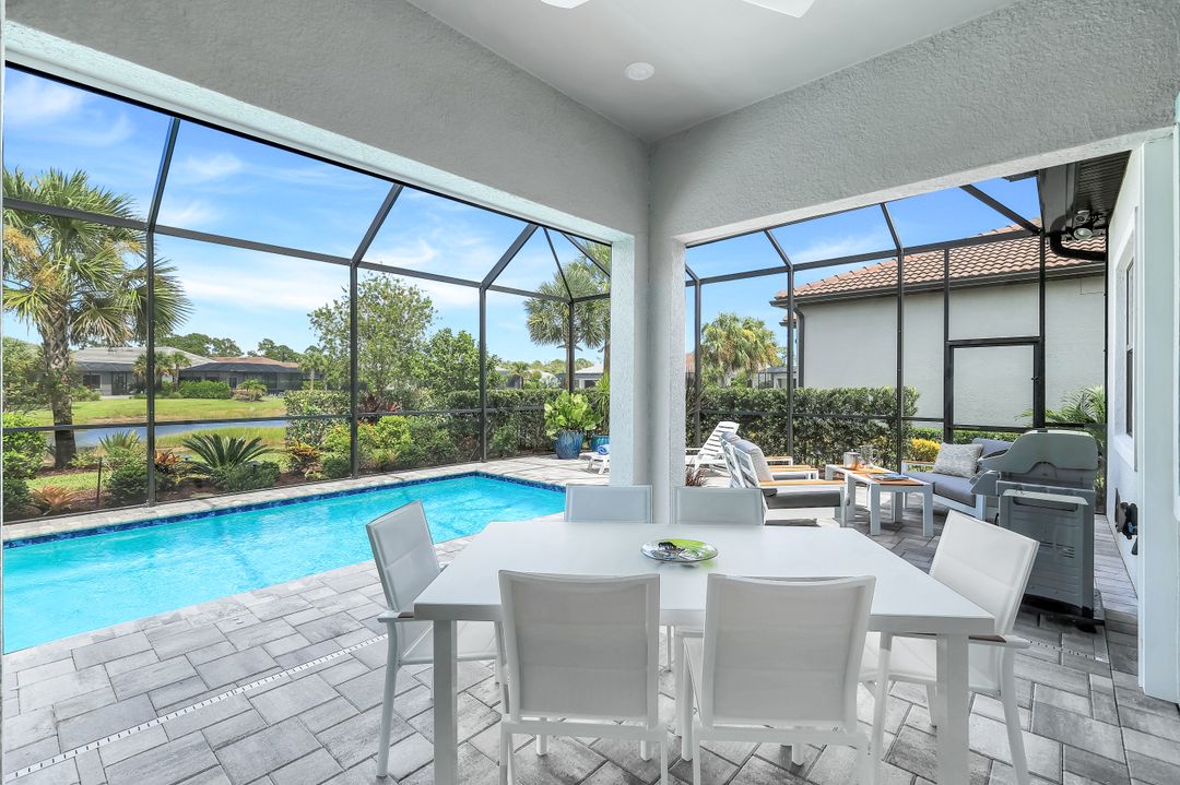 9721 Everglades Dr, Naples, FL 34120