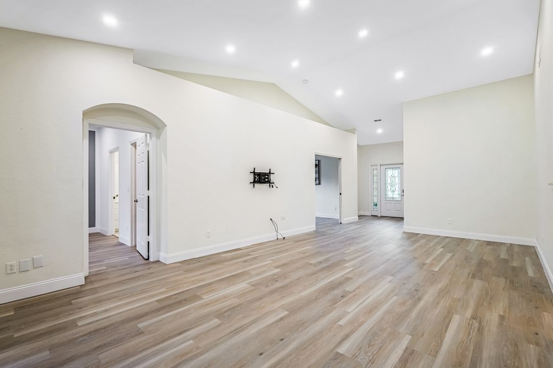 7488 Berkshire Pines Dr, Naples, FL 34104