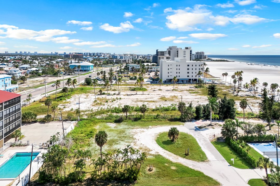 6145 Court St, Fort Myers Beach, FL 33931