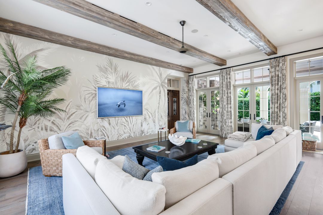 81 Gulf Shore Blvd S, Naples, FL 34102