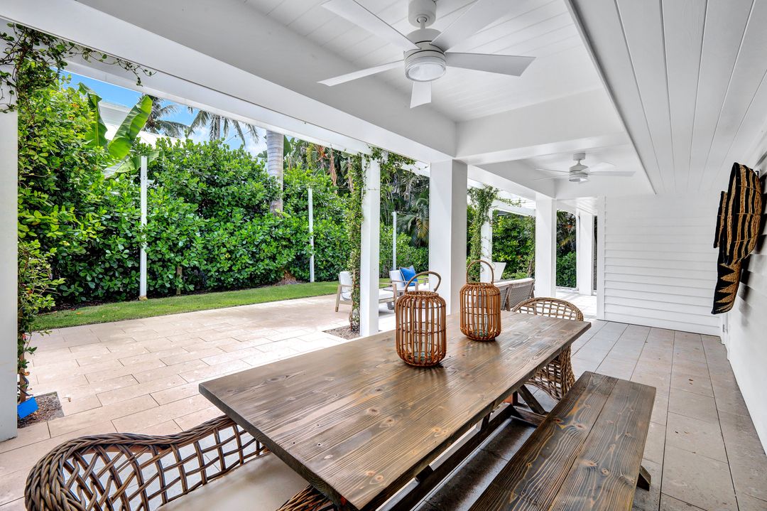 670 8th Ave S, Naples, FL 34102