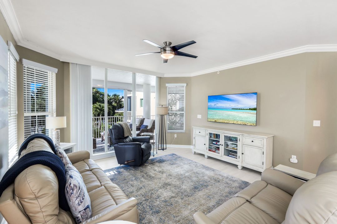 300 Dunes Blvd #201, Naples, FL 34110