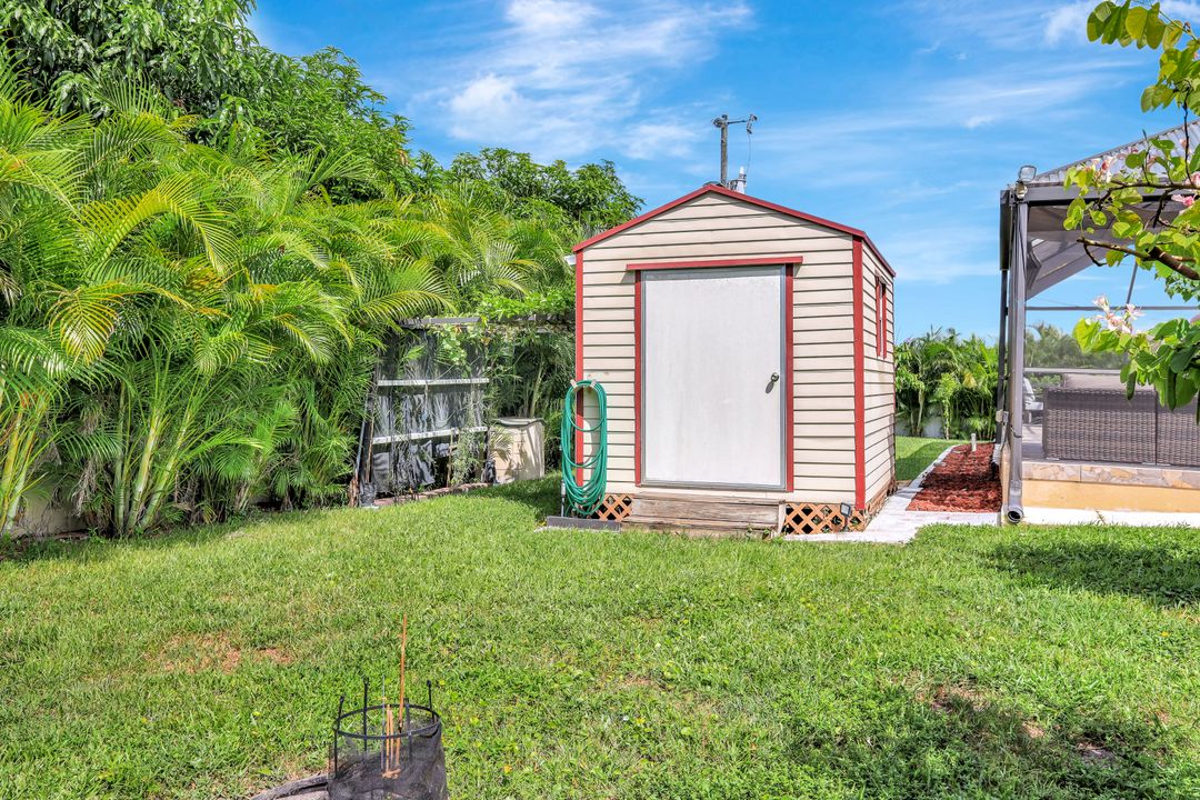 831 SW 17th Terrace, Cape Coral, FL 33991