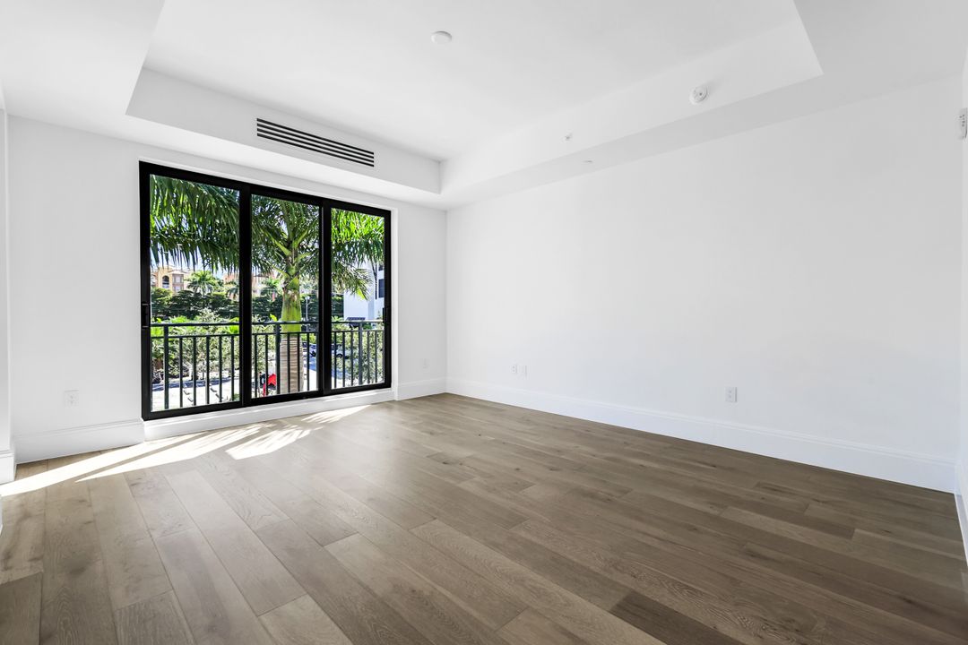 1130 3rd Ave S #211, Naples, FL 34102