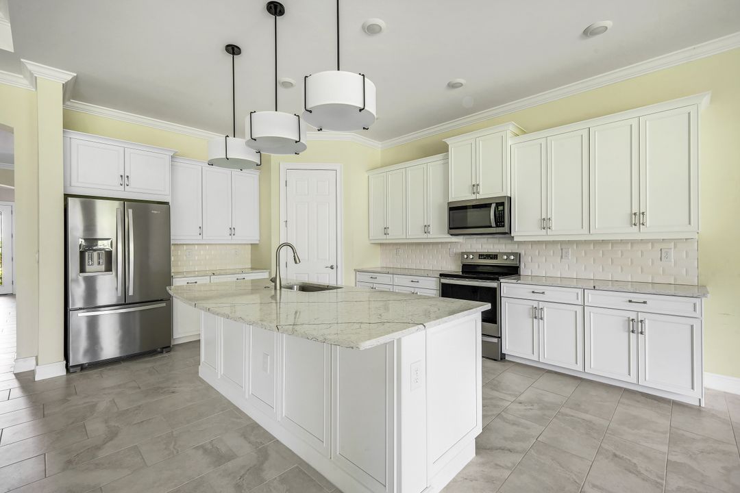 28113 Captiva Shell Lp, Bonita Springs, FL 34135