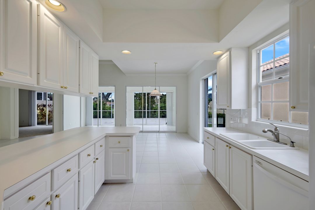 5304 Hawkesbury Way, Naples, FL 34119