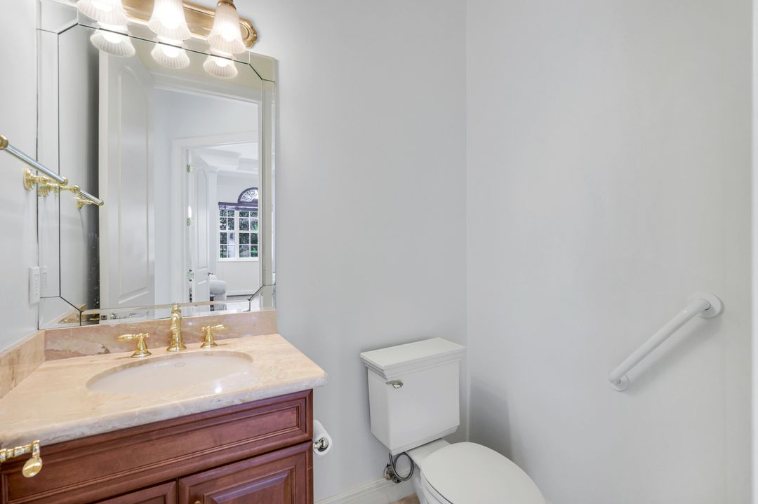5799 Hammock Isles Dr, Naples, FL 34119
