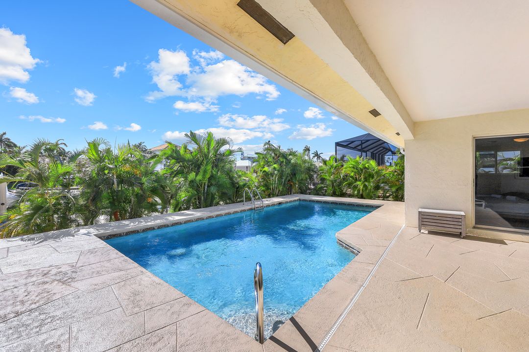 318 Grapewood Ct, Marco Island, FL 34145