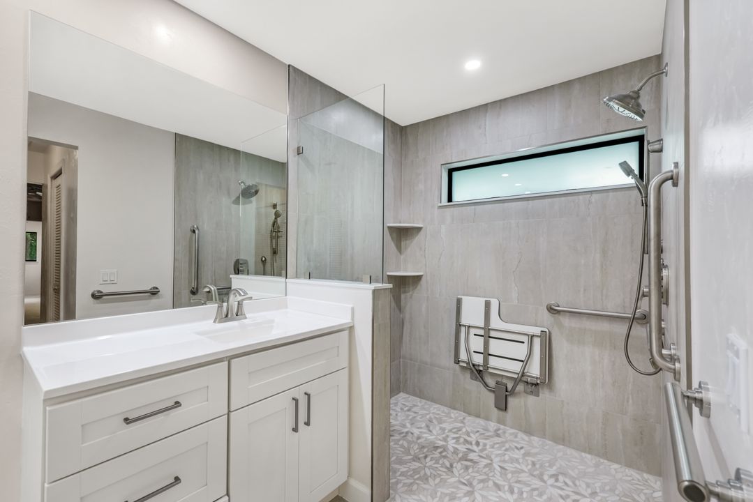 509 Cypress Way E, Naples, FL 34110