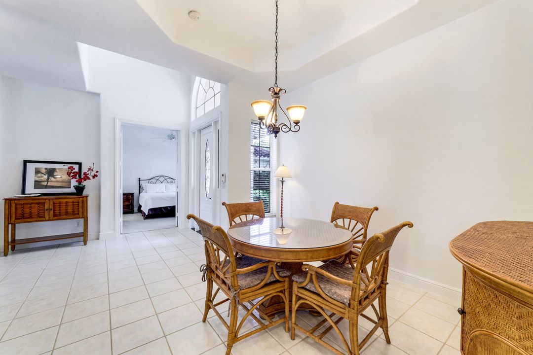 939 Fountain Run, Naples, FL 34119