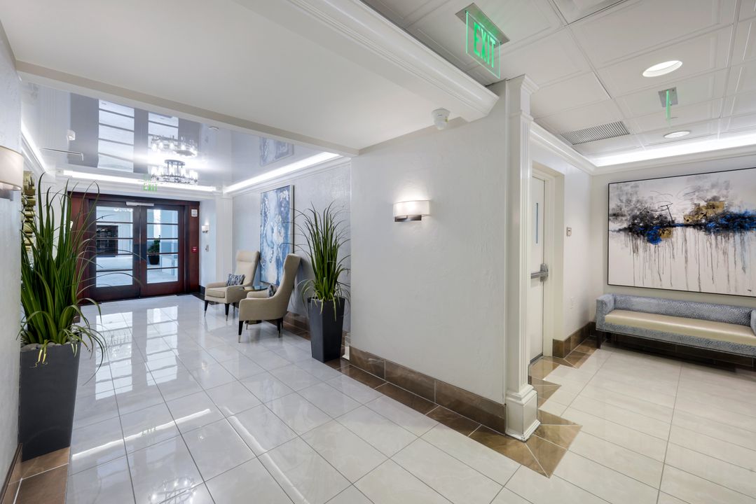 295 Grande Way #1405, Naples, FL 34110