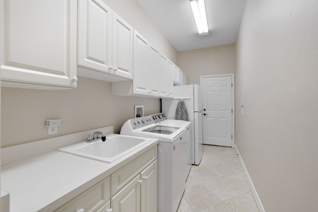 1557 Kingston Ct, Marco Island, FL 34145