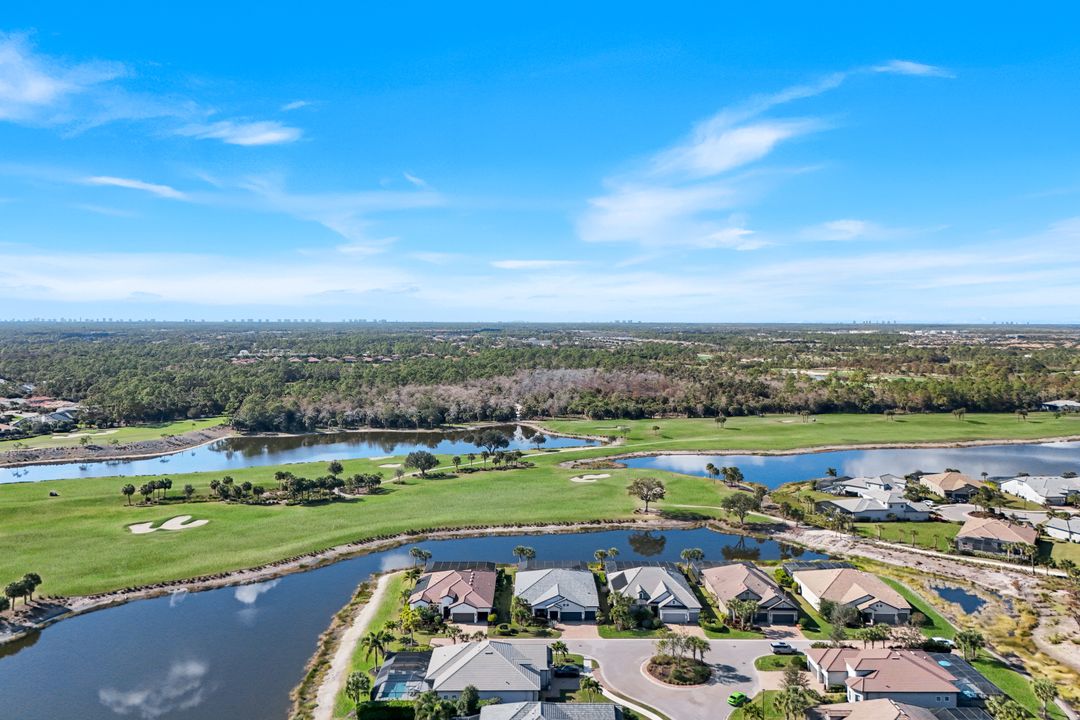 9428 Sanderling Ct, Naples, FL 34120