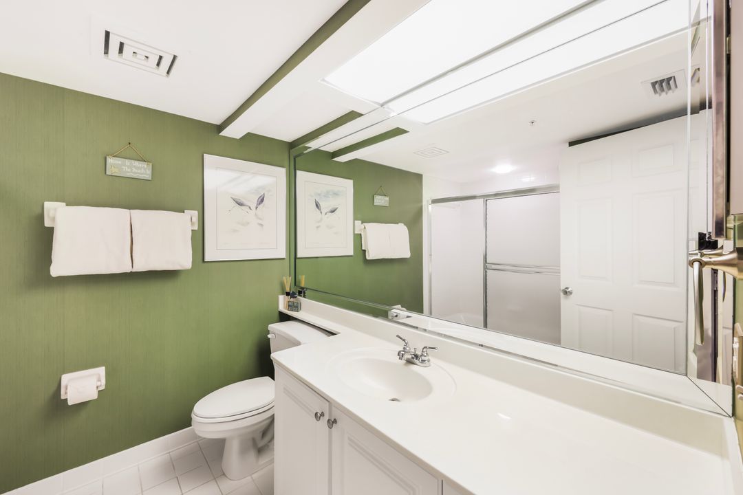 21 Bluebill Ave  #B-1102, Naples, FL 34108