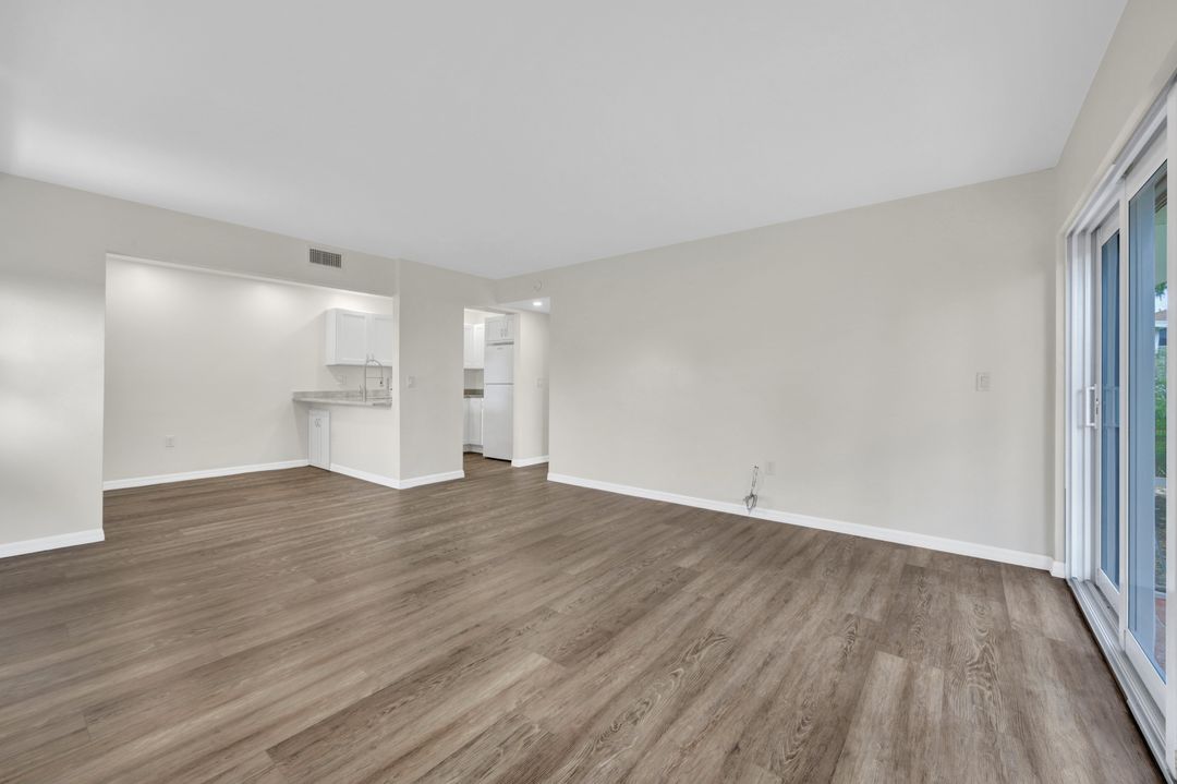 330 Kon Tiki Dr #D-1, Naples, FL 34113