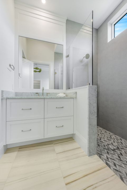 208 Hickory Rd, Naples, FL 34108