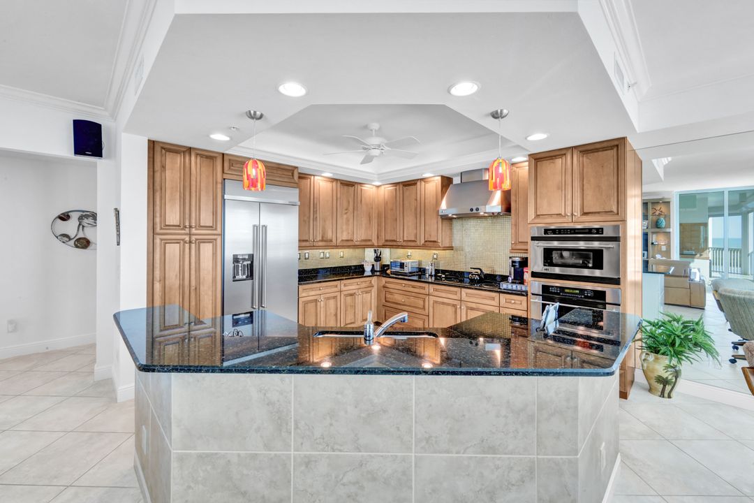 285 Grande Way #1601, Naples, FL 34110