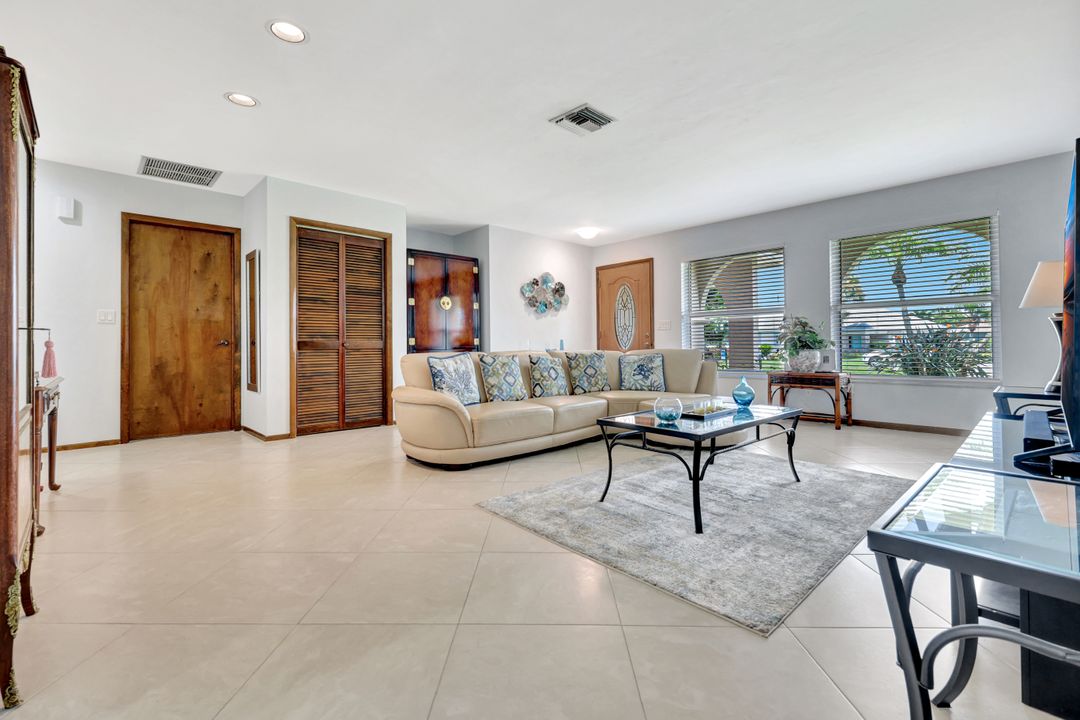 550 94th Ave N, Naples, FL 34108