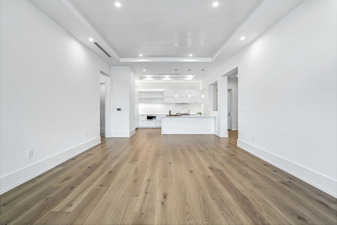 201 8th St S #308, Naples, FL 34102