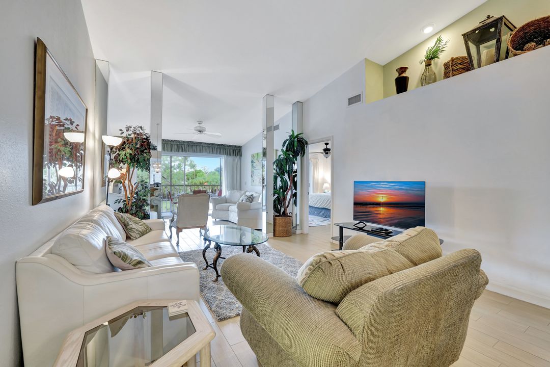 2420 Hidden Lake Dr #8, Naples, FL 34112