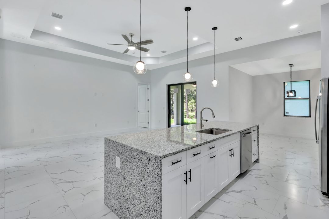 2407 Jetridge St, Alva, FL 33920