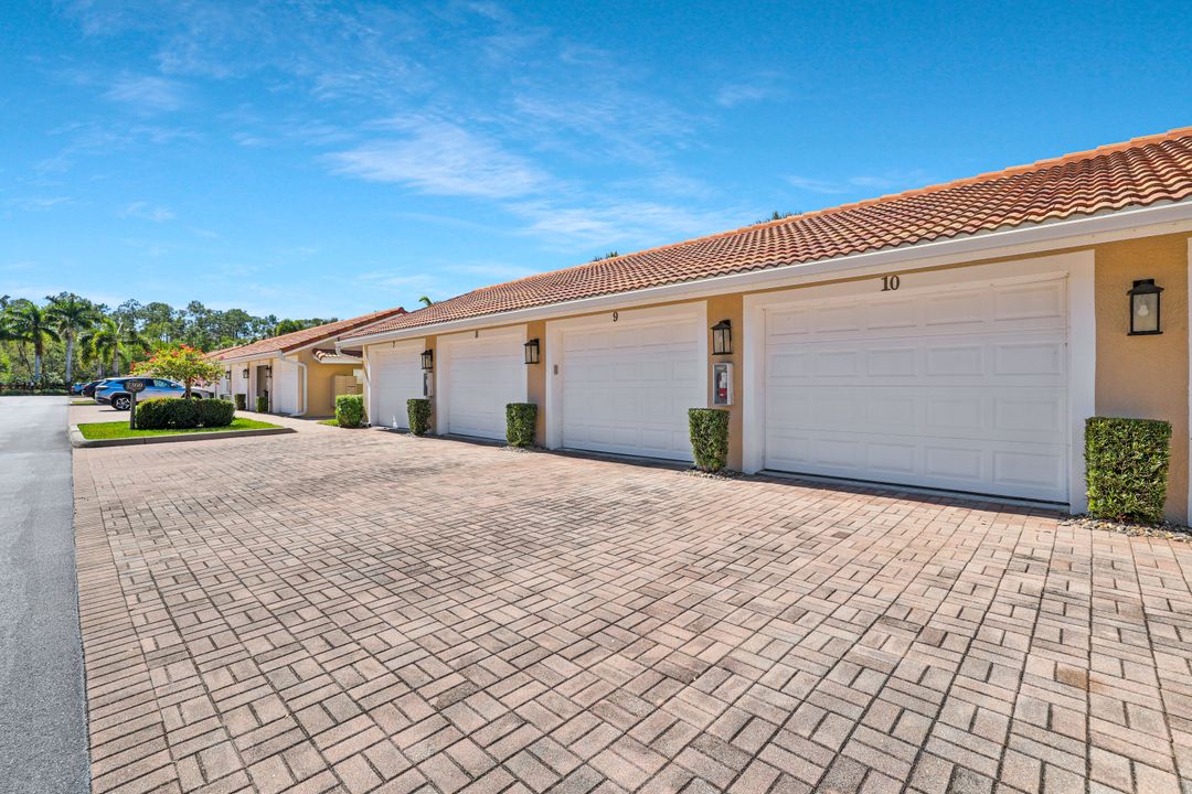 2360 Hidden Lake Ct #10, Naples, FL 34112