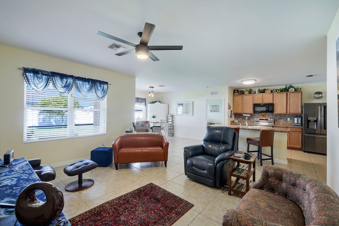 2933 SW 7th Pl, Cape Coral, FL 33914