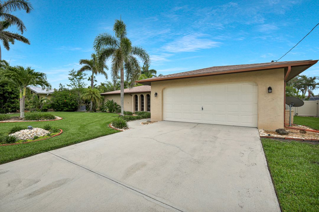 900 SW 54th Ln, Cape Coral, FL 33914