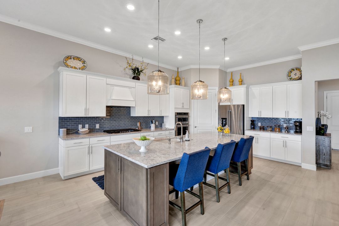 19184 Aqua Shore Dr, Fort Myers, FL 33913