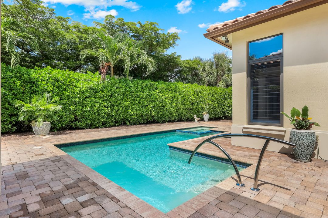 2351 Traditions Ct, Naples, FL 34105
