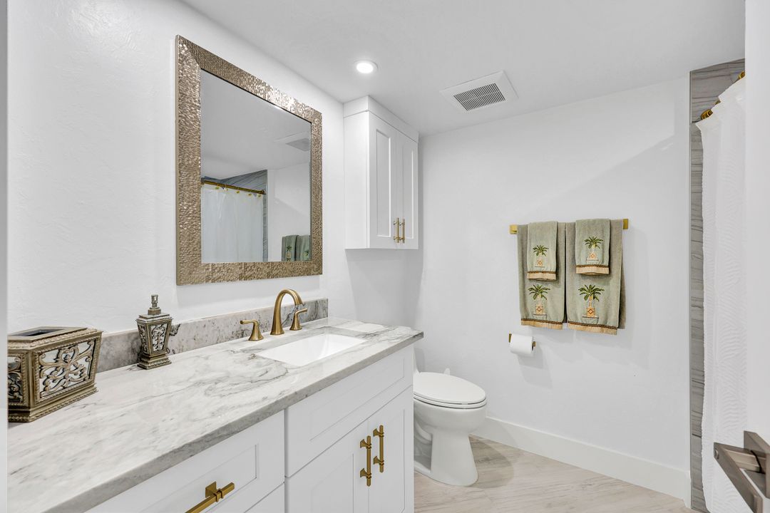 11118 Gulf Shore Dr #302, Naples, FL 34108
