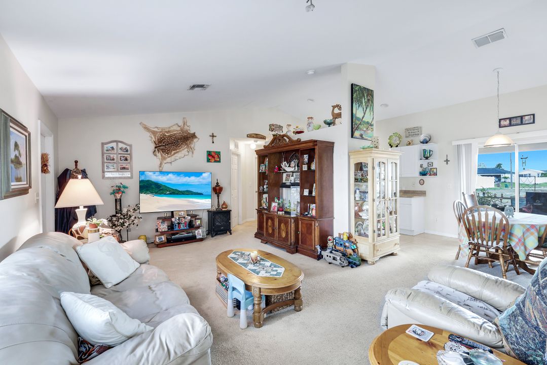 1020 Diplomat Pkwy W, Cape Coral, FL 33993