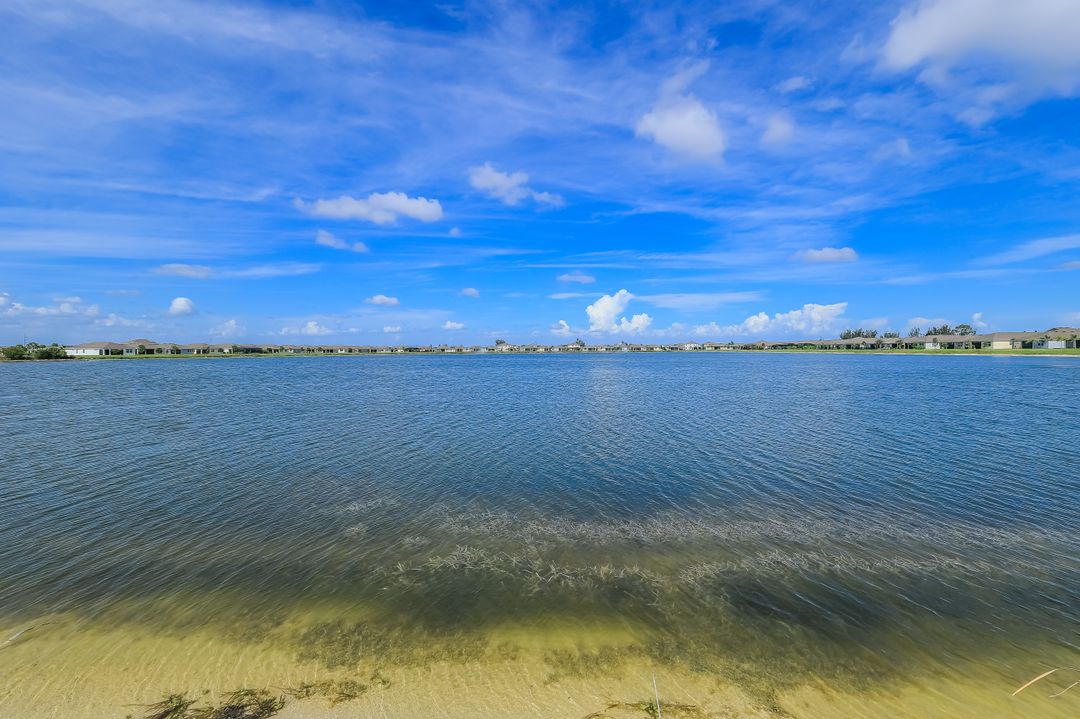 451 Spring Hill Lake Loop, Cape Coral, FL 33993