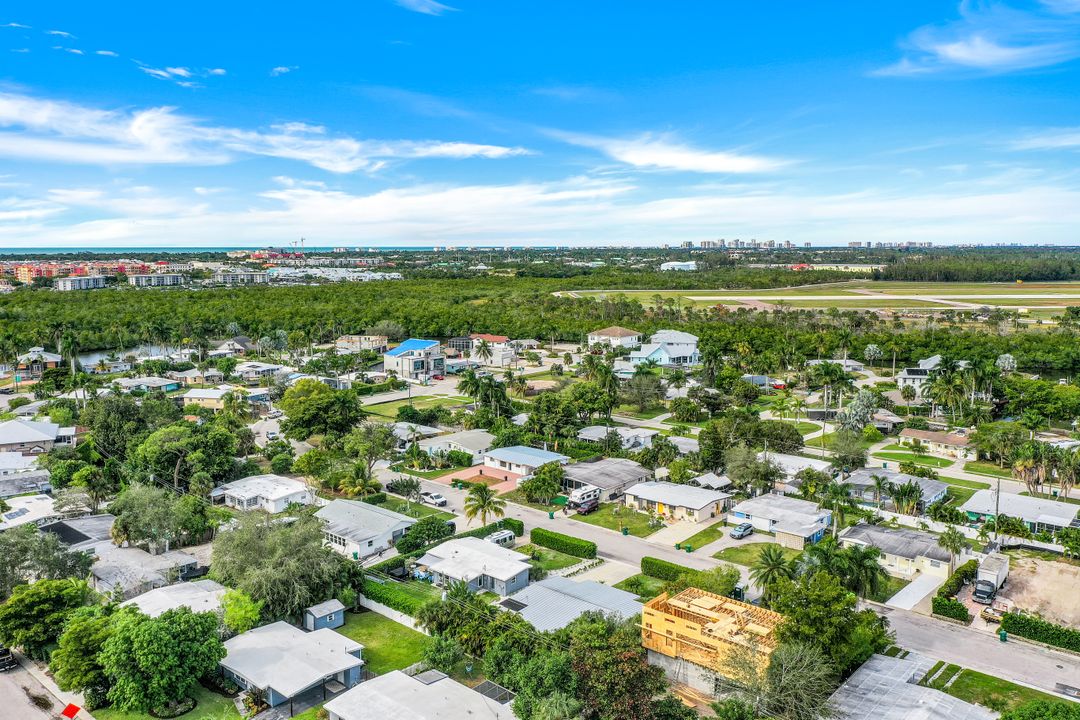 2048 Holiday Ln, Naples, FL 34104