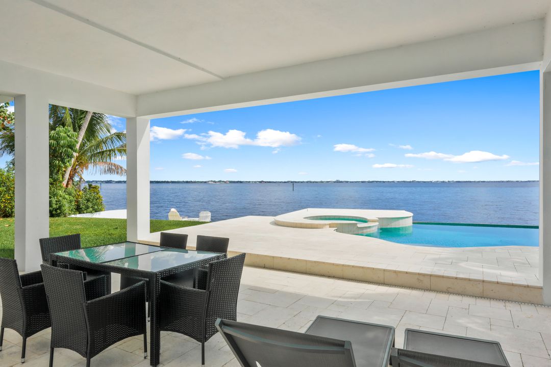 2302 SE 28th St, Cape Coral, FL 33904