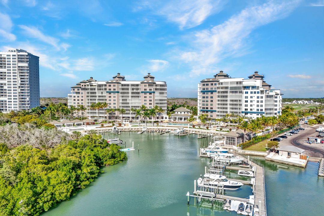 13675 Vanderbilt Dr #210, Naples, FL 34110