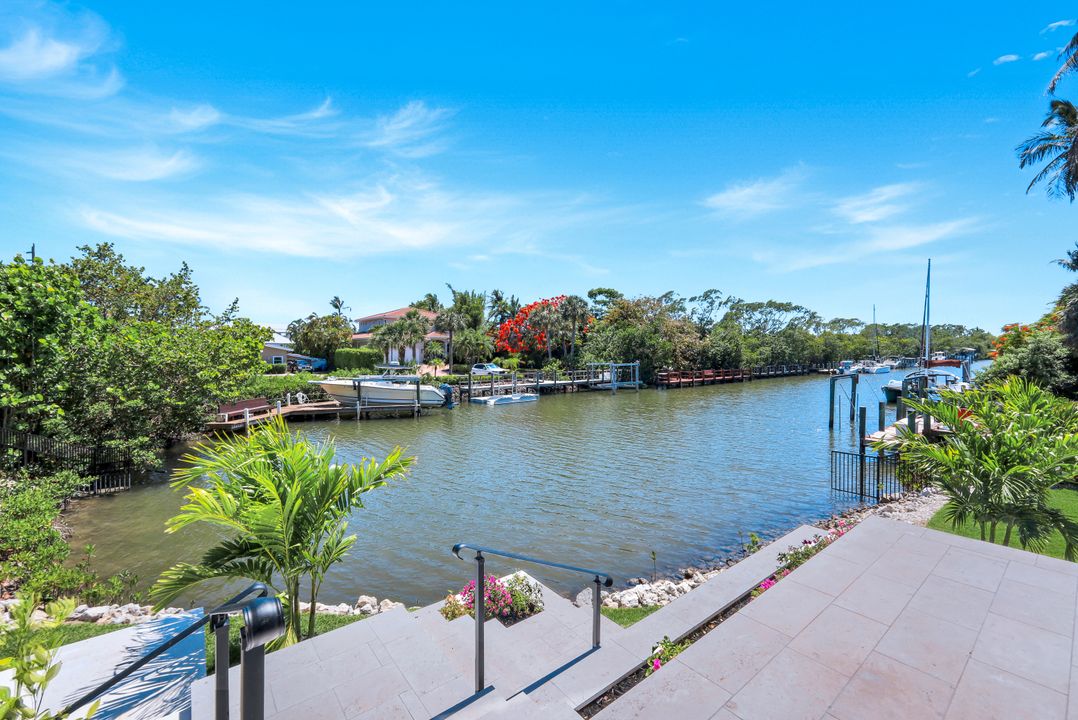 1690 Chesapeake Ave, Naples, FL 34102