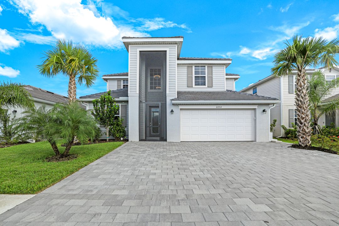 2253 Avocado Ln, Naples, FL 34120