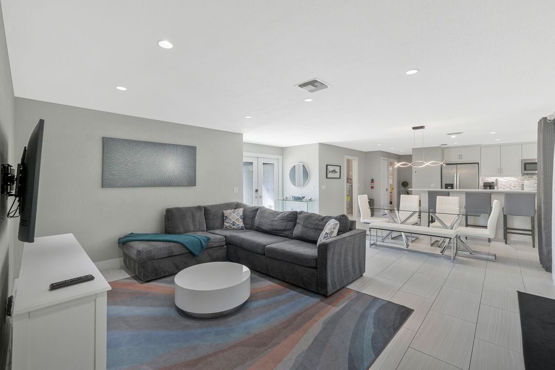 291 W Flamingo Cir, Marco Island, FL 34145