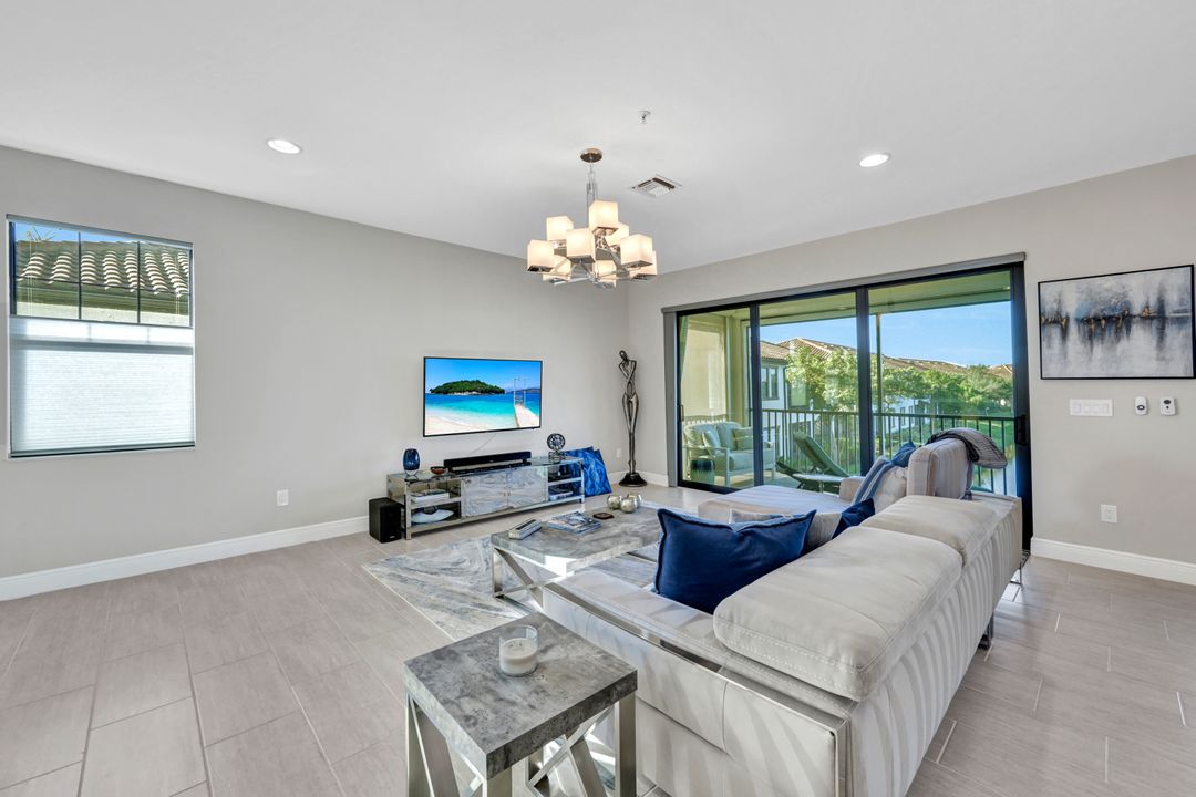 15213 Butler Lake Dr, Naples, FL 34109