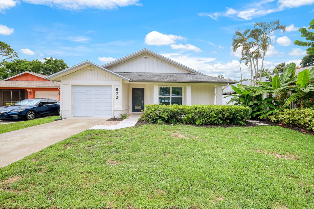 820 102nd Ave N, Naples, FL 34108