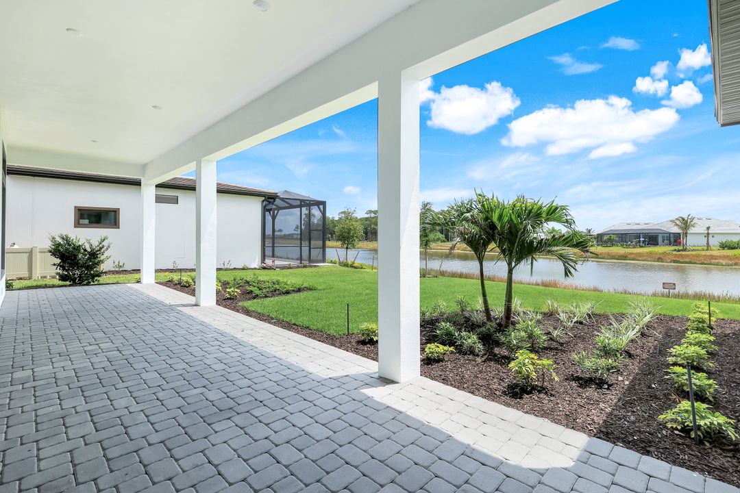 15460 Turin Dr, Naples, FL 34114