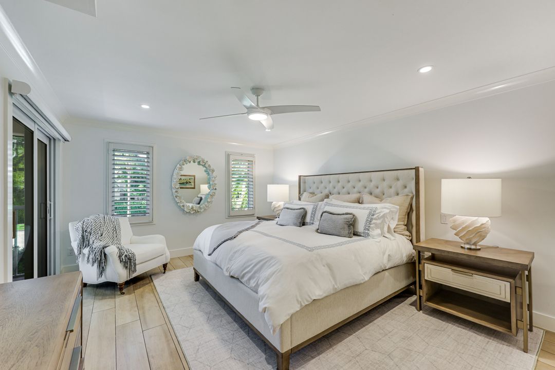 225 5th Ave S #104, Naples, FL 34102