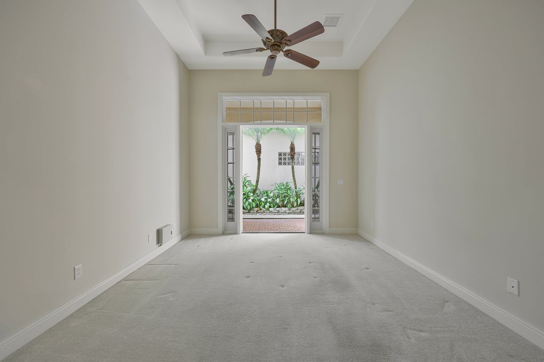 5616 Hammock Isles Dr, Naples, FL 34119