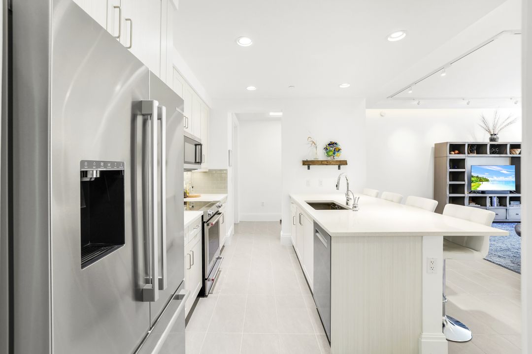 1035 3rd Ave S #215, Naples, FL 34102